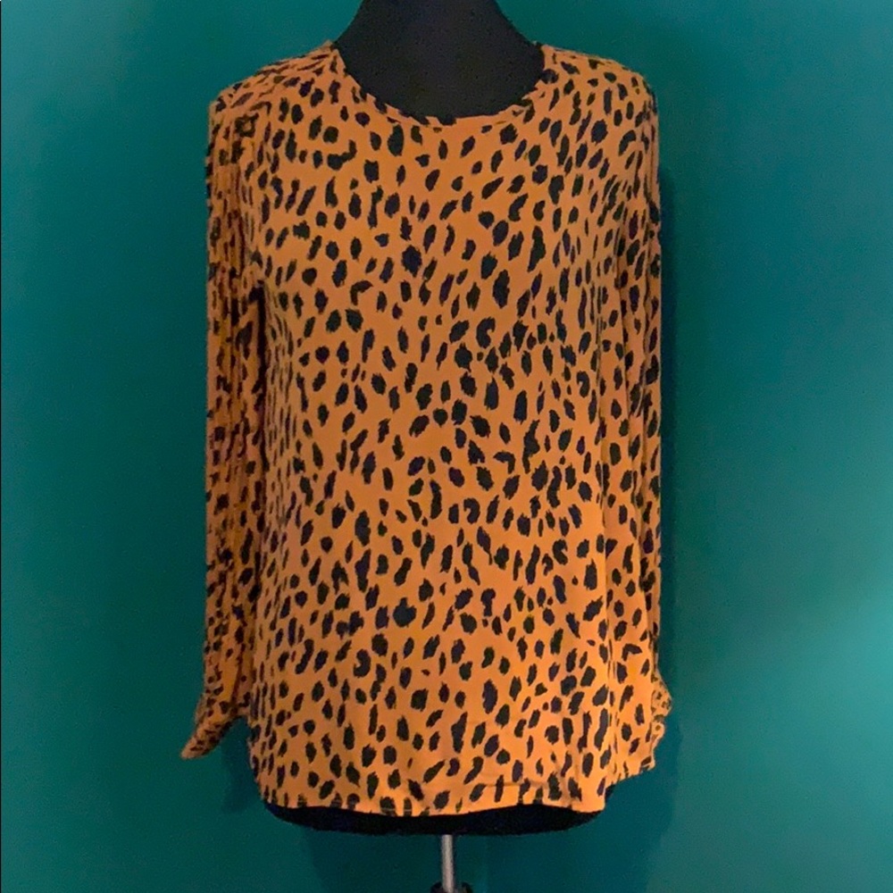 Tahari Animal Print Flowy long sleeve blouse med